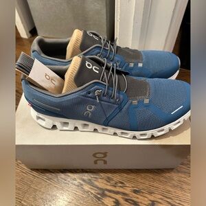 On Mens Cloud5 Sneakers in box! Size 11.5